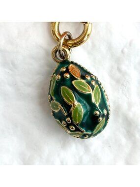 Joan Rivers Foliage & Leaf Patterned Green Enameled Gold Toned Vintage Pendant